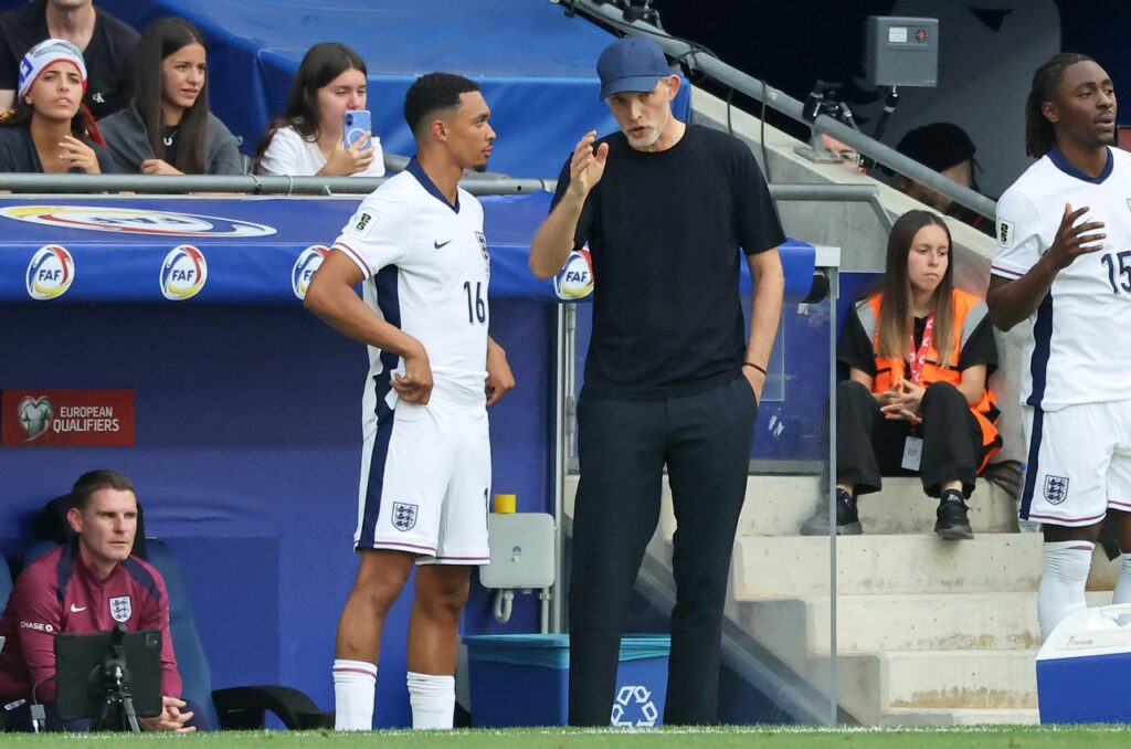 Trent Alexander-Arnold beraksi di lapangan Piala Dunia
